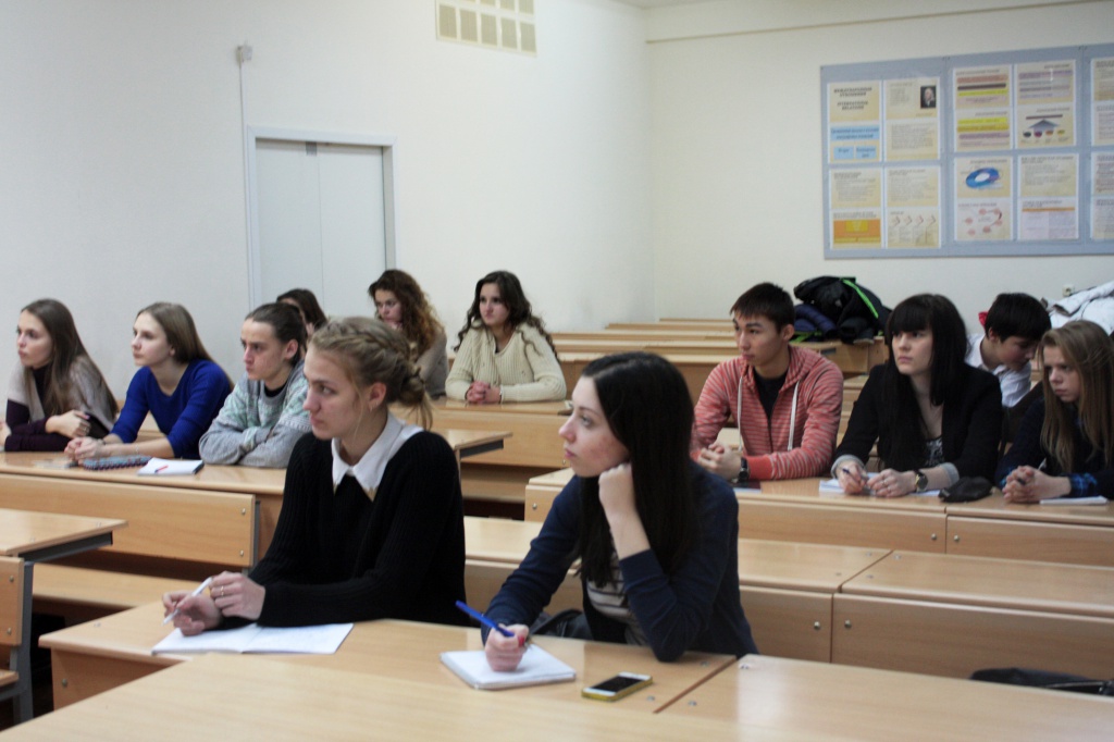 В ВолГУ состоялось заседание «Школы юного историка» (2).JPG